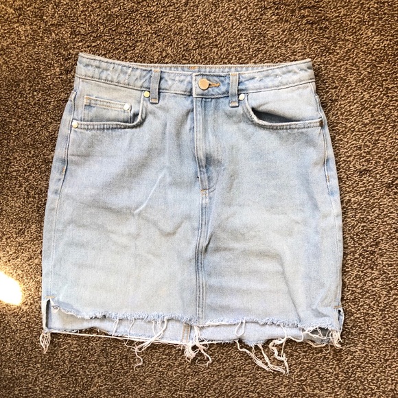 High waisted H&M Denim skirt with raw hem - Picture 2 of 9
